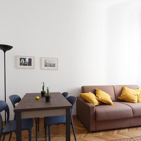 Renovated 3 Bedroom Apartment In The City Center ตูริน ภายนอก รูปภาพ